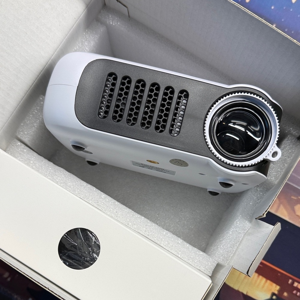 A2000 Mini Projector - Picture 3 of 6